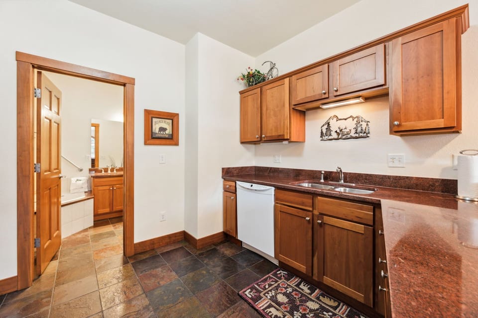 F4 Kitchen