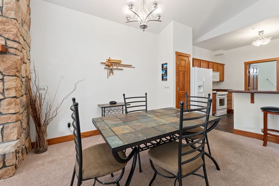 F5 Deluxe Dining Table