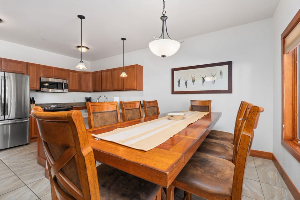 H3 Luxury Dining Room