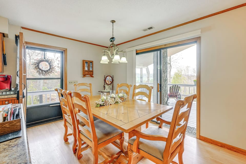 Dining Area | Dishware/Flatware Provided | Main Level