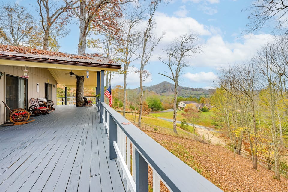 Franklin Vacation Rental | 4BR | 3BA | 2,000 Sq Ft | Step-Free Entry