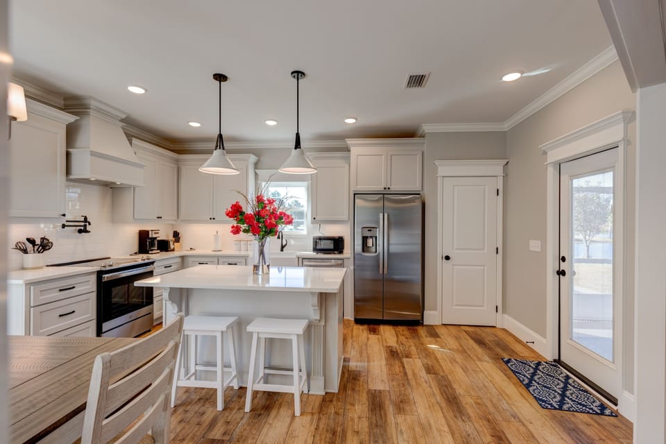 207 Palm Island kitchen with island