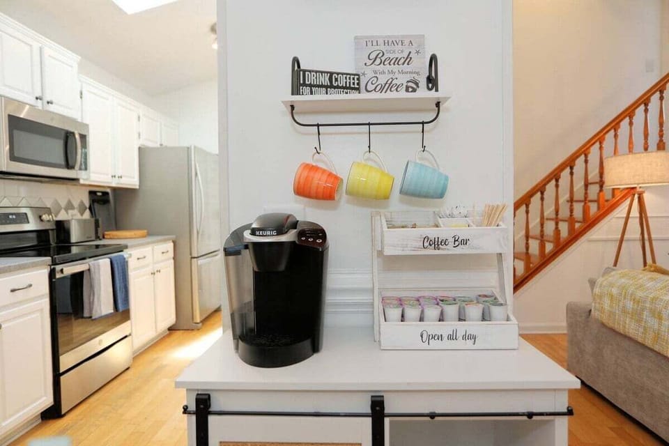 In the dining area you'll find a thoughtfully designed coffee bar, complete with everything you need to brew the perfect cup of coffee, making mornings even more enjoyable during your stay.