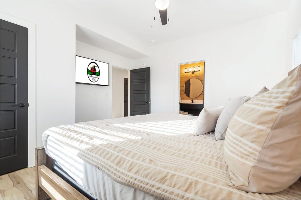 Main Level Bedroom 1 - King Bed, Cable TV, Attached Bath