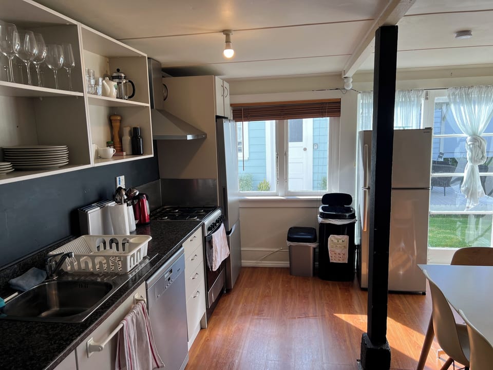 MAIN KITCHEN