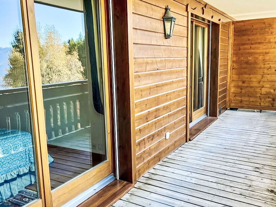 Property, Window, Building, Wood, Door, Shade, Architecture, Floor, Sunlight