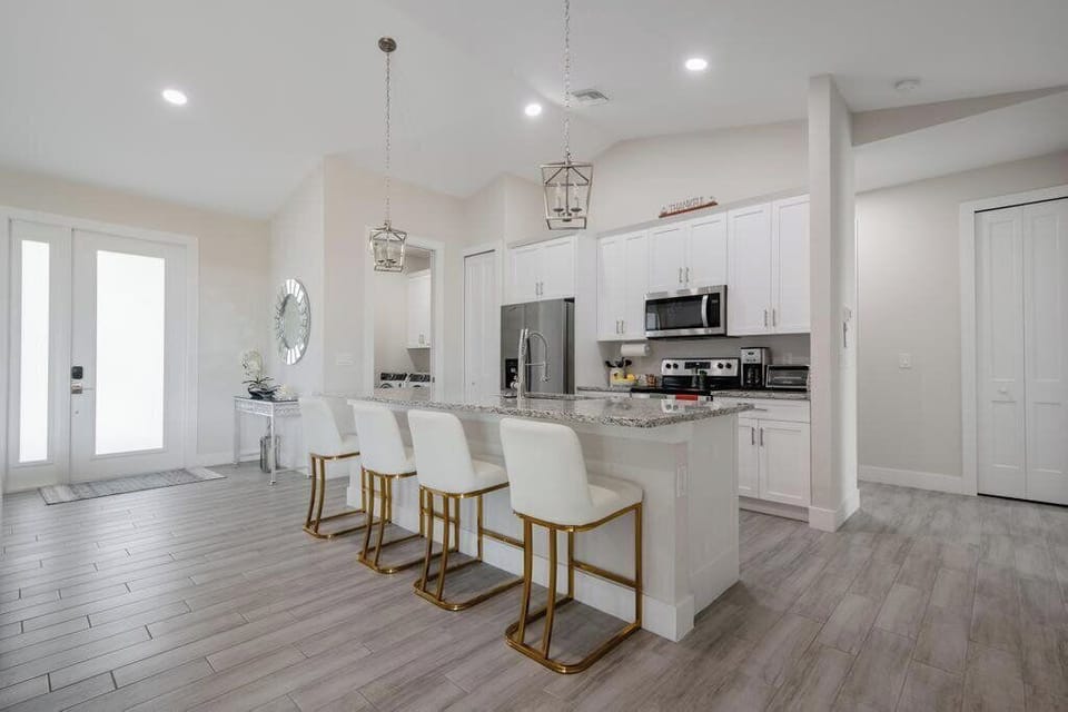 Breakfast bar in the kitchen - Room for 4