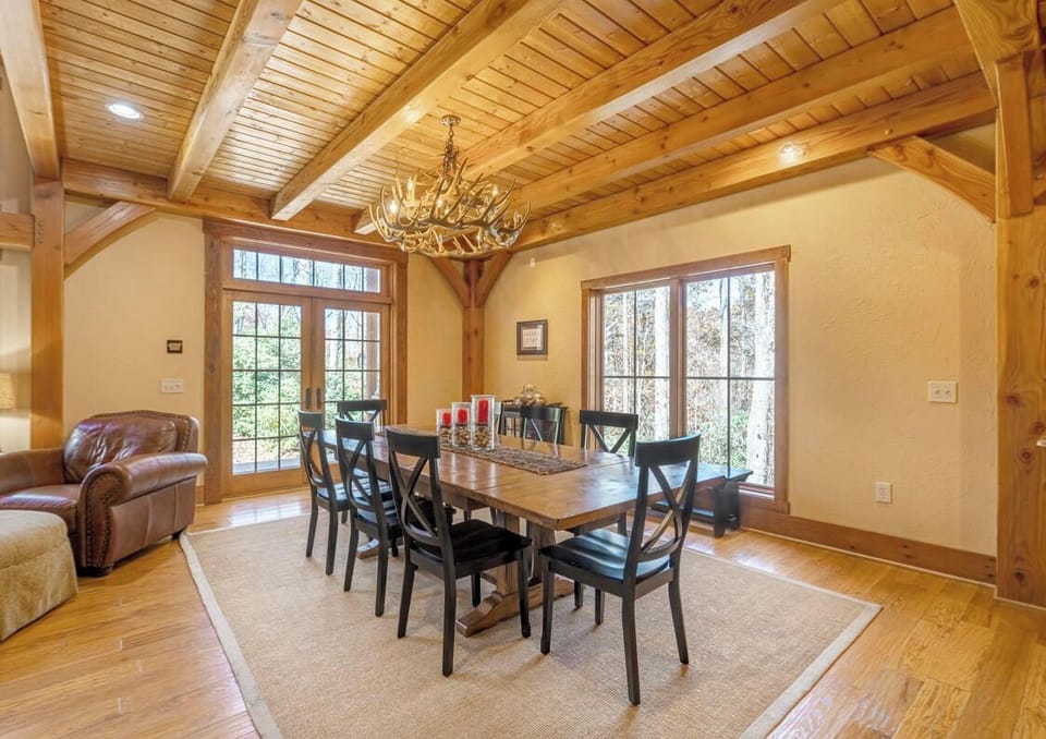 Dining Room--- Enjoy a Meal Together