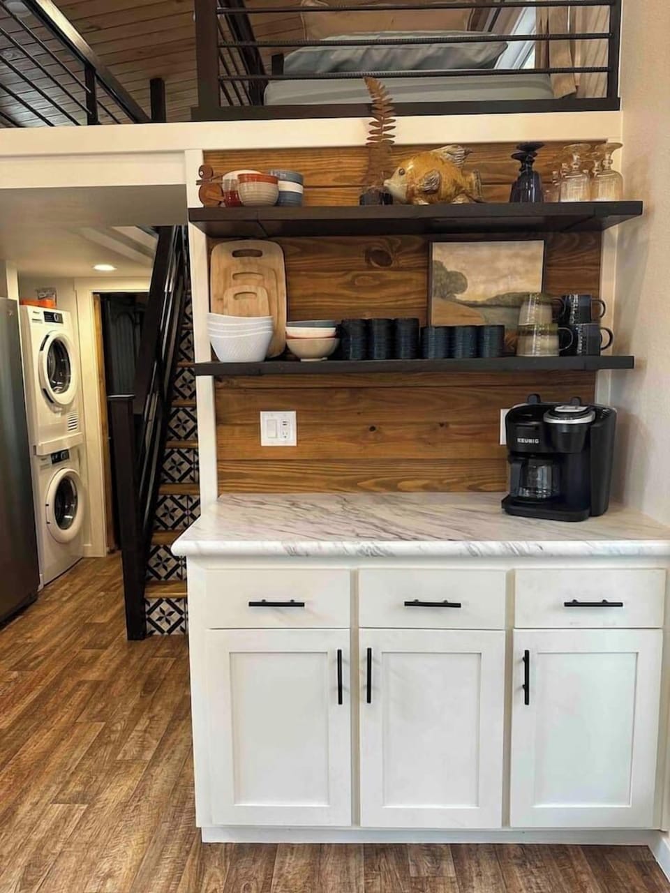 Butterfly Creek Cottage: The coffee bar is stocked and ready with both Keurig and drip options—perfect for your morning brew or an afternoon pick-me-up.