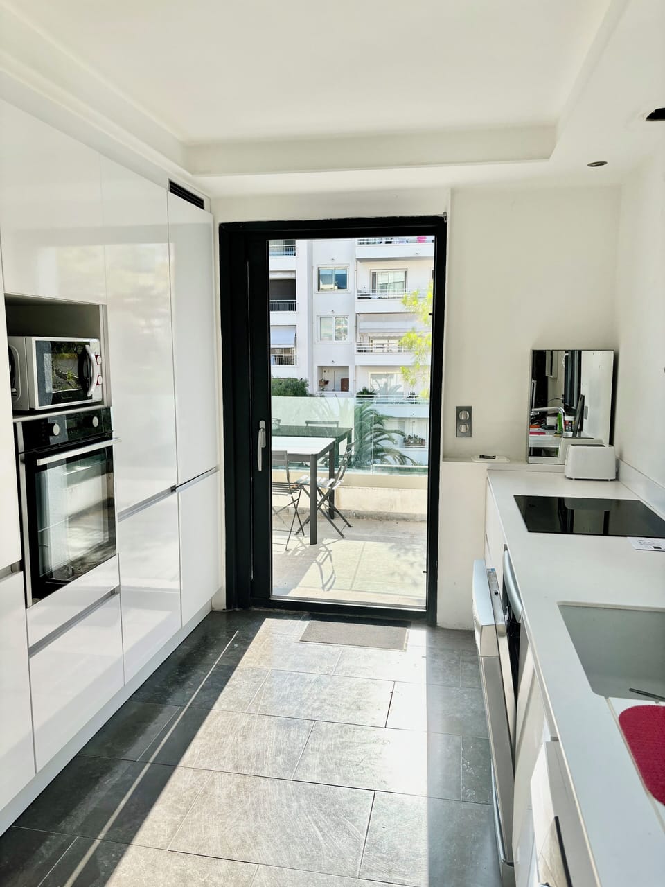Kitchen with everything you need and access to one of the terraces