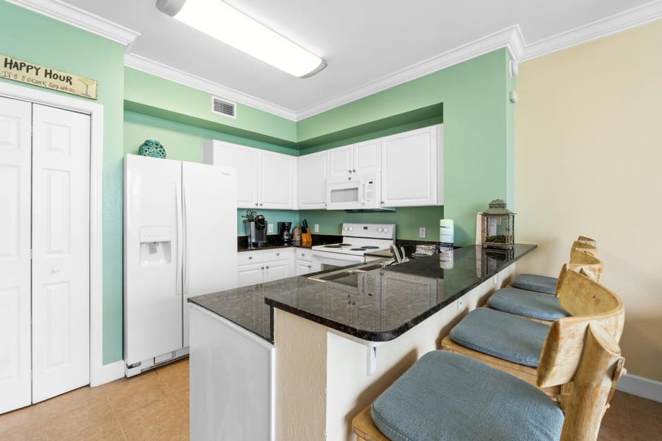 Kitchen with Breakfast Bar
