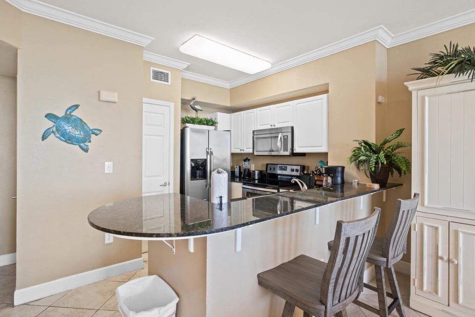 Kitchen with Breakfast Bar