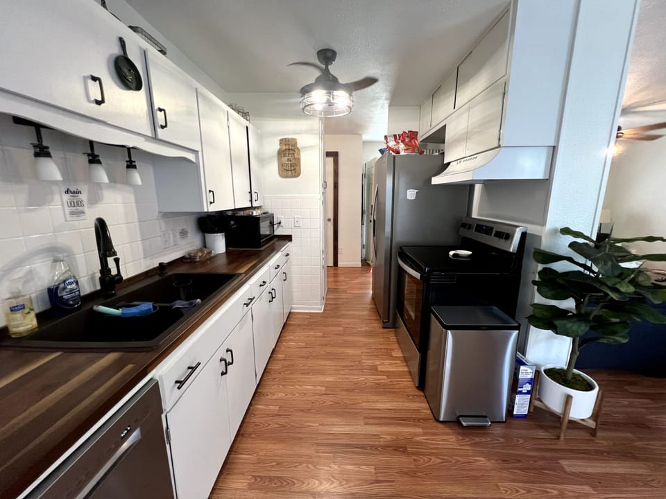 Full kitchen