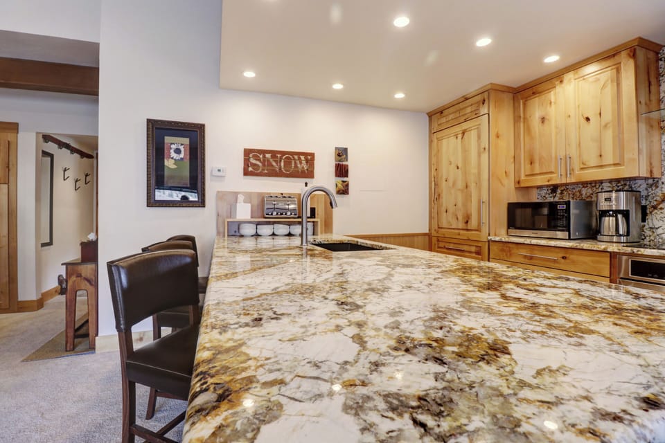 Kitchen features barstool seating area.