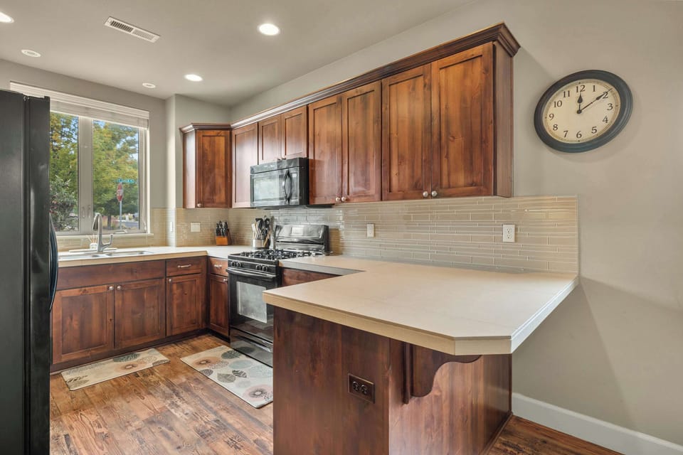 The kitchen offers ample storage/counter space & all the comforts of home