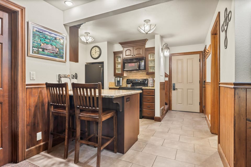 Sip morning coffee or grab a bit at the kitchen counter, with seating for 2