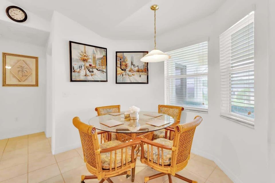 Admire the chic wall art while sipping your coffee and enjoying your meal at the round glass dining table adjacent to the kitchen.