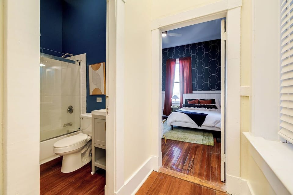 Queen Bed room