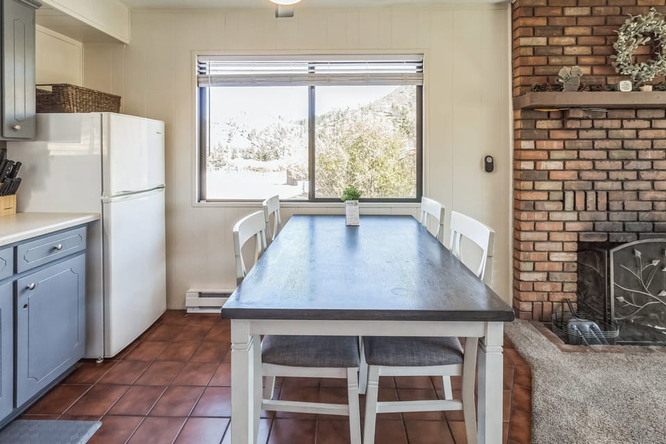 Indoors, Floor, Architecture, Building, Dining Room