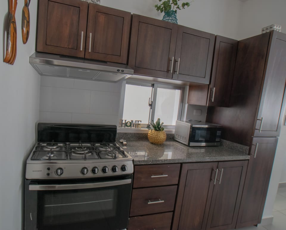 full kitchen