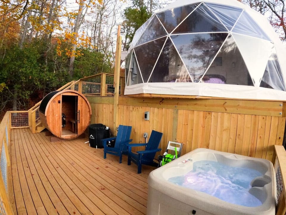 The Hummingbird Dome has an upper and lower deck for the ultimate wellness experience. Hot tub, sauna and cold plunge makes this the retreat you have been looking for.