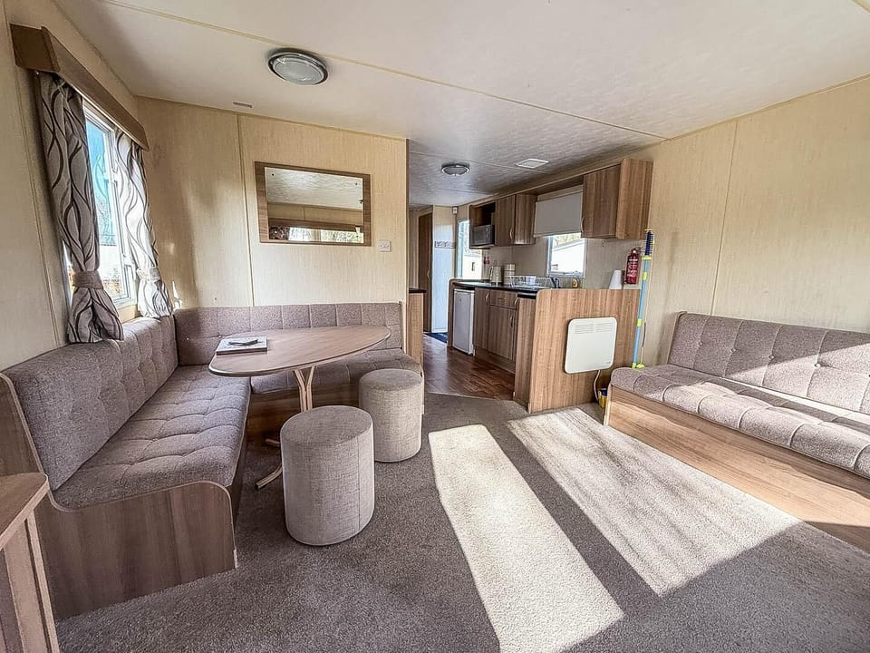 For last minute breaks, head to Southview Holiday Park Lincolnshire, perfectly located near Skegness in England, and enjoy the comfort of a cosy living area.