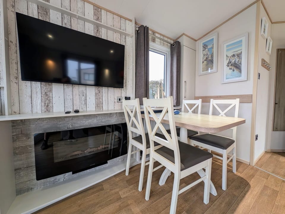 With flexible arrival dates, Haven Hopton Holiday Village is the perfect destination for a UK staycation, offering comfortable static caravans and proximity to the stunning Great Yarmouth beaches.