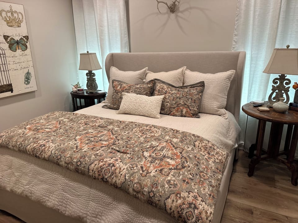 Lodge Guest Room with king bed