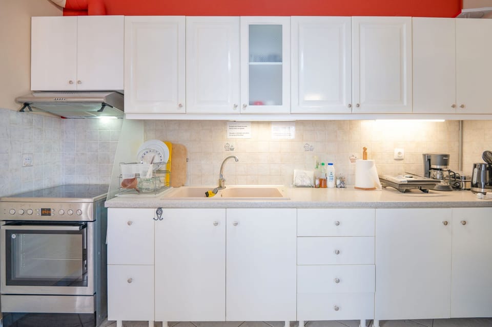 Kitchen area and amenities
