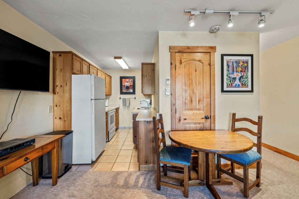 Full kitchen