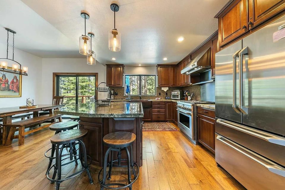 Kitchen: Well-equipped kitchen, updated appliances, Keurig coffee machine, air fryer, Crockpot, blender, waffle maker, 4 barstools
