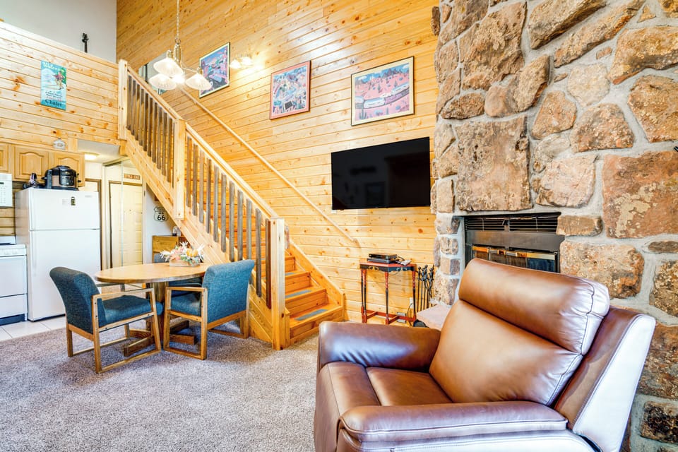 Living Area | Full Sleeper Sofa | Queen Murphy Bed | Free WiFi | Heating