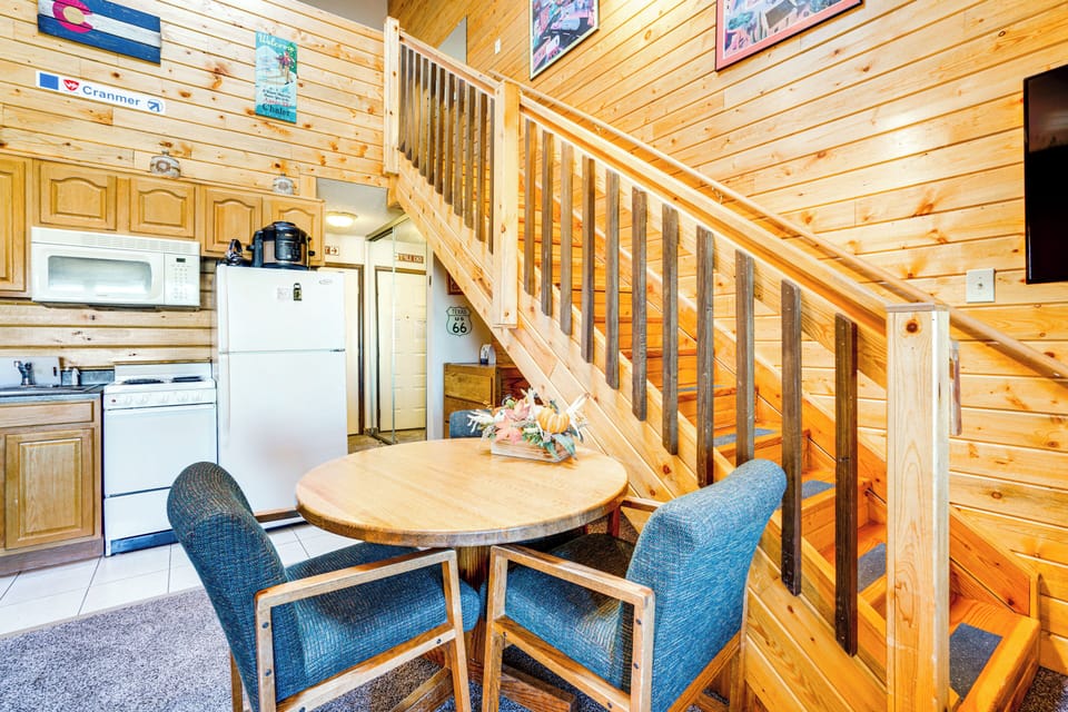 Dining Space | Dishware/Flatware