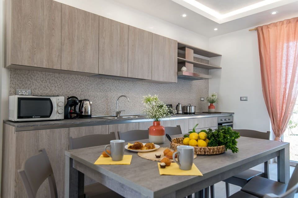 Table, Countertop, Property, Cabinetry, Furniture, Tableware, Kitchen, Interior Design, Wood, Lighting