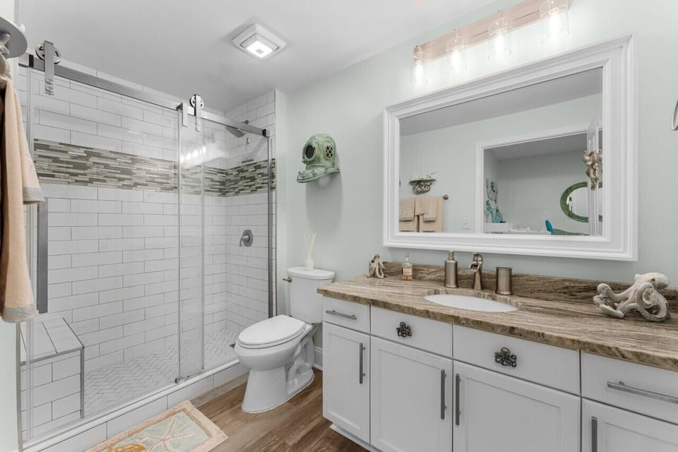 Master Bathroom!