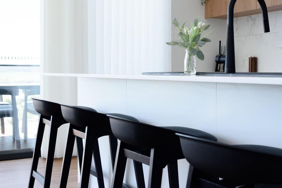 The kitchen is spacious and fitted with modern appliances, making it a place you’ll never want to leave. The carefully placed furniture complements the space, creating a warm and inviting atmosphere perfect for cooking and entertaining.