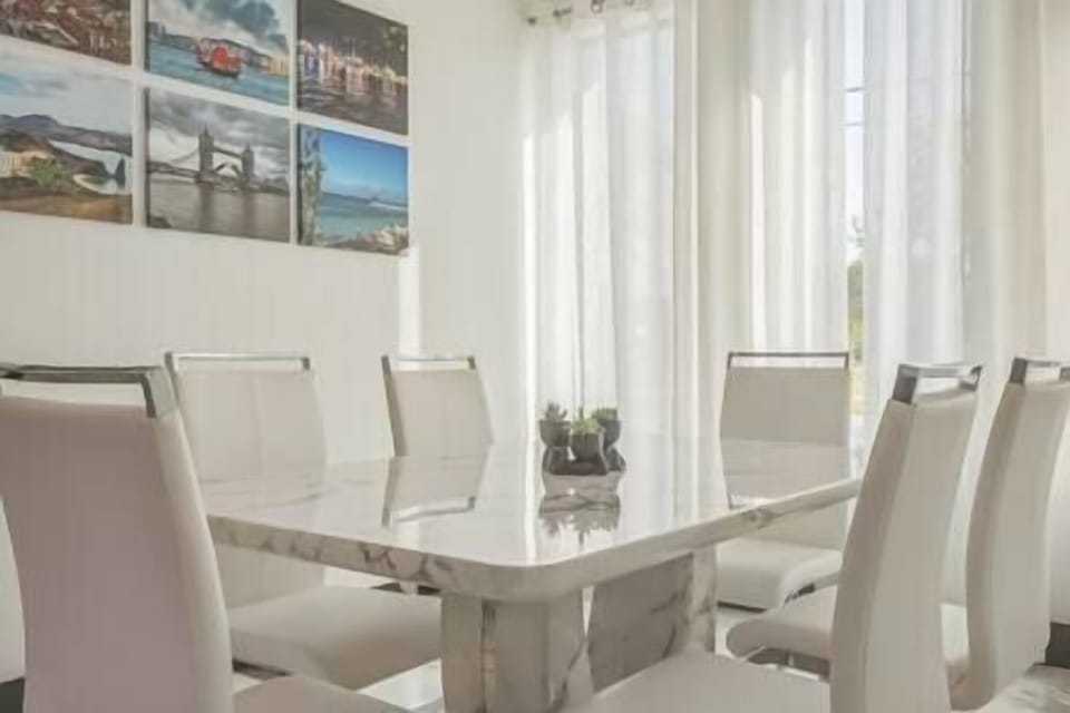 Spacious Dining Area