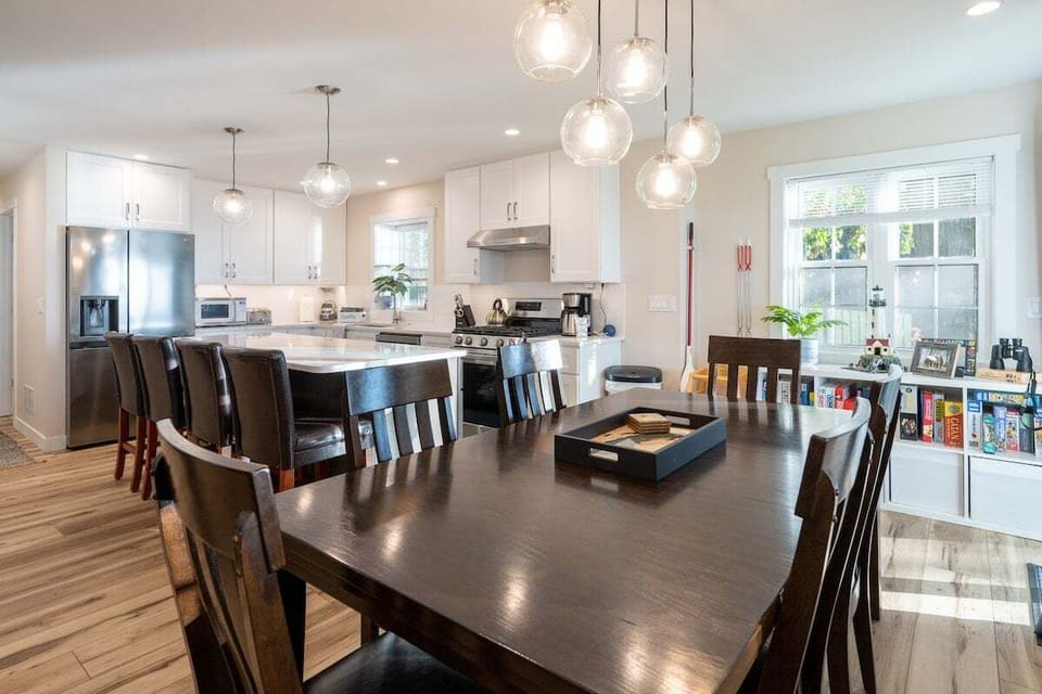 Dinning Table with Seating for 6