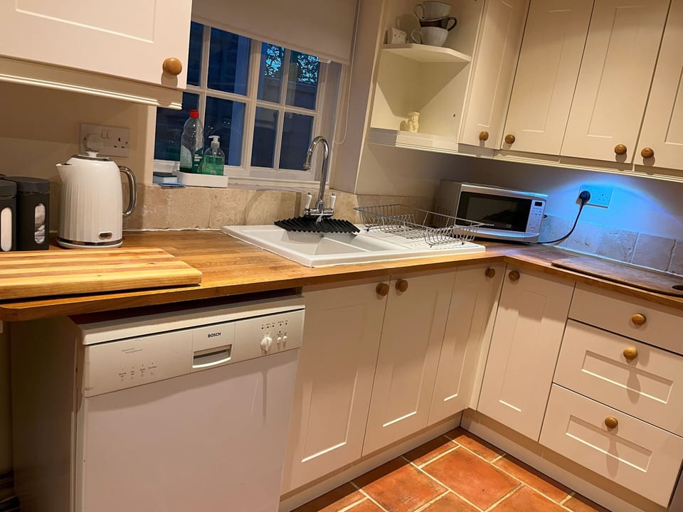Kitchen with dishwasher