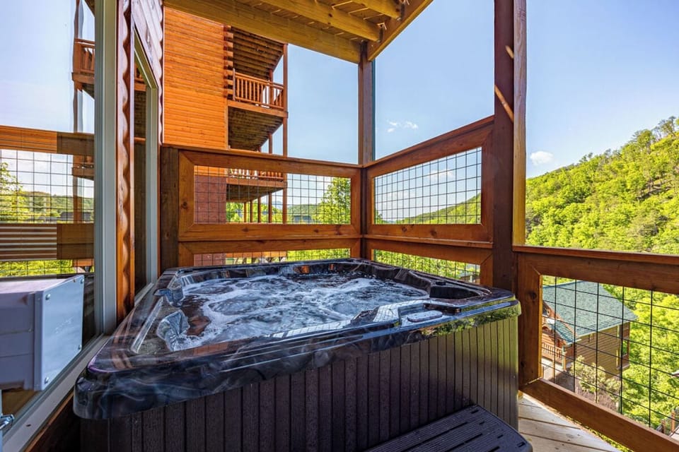 Autumn Path's bubbling hot tub