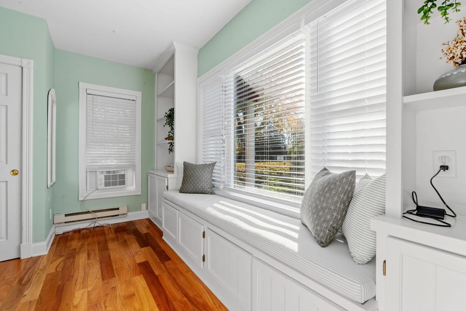 Bedroom 1 - bay window
