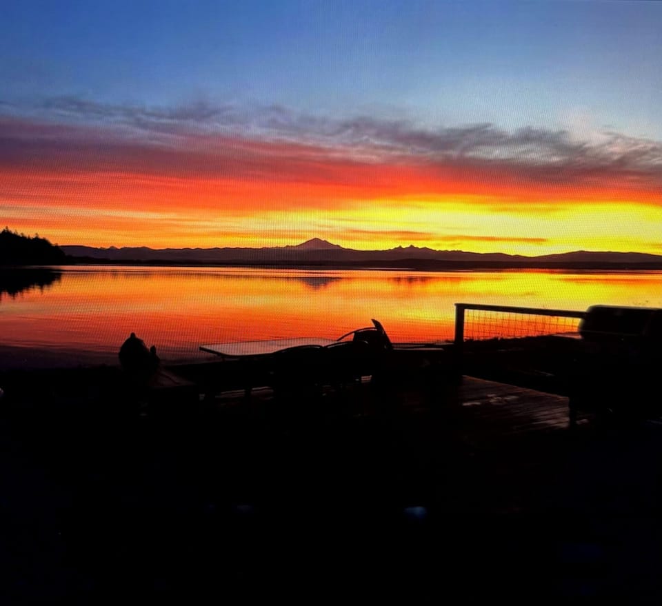 Enjoy gorgeous and breathtaking sunrises over Mt Baker! 
