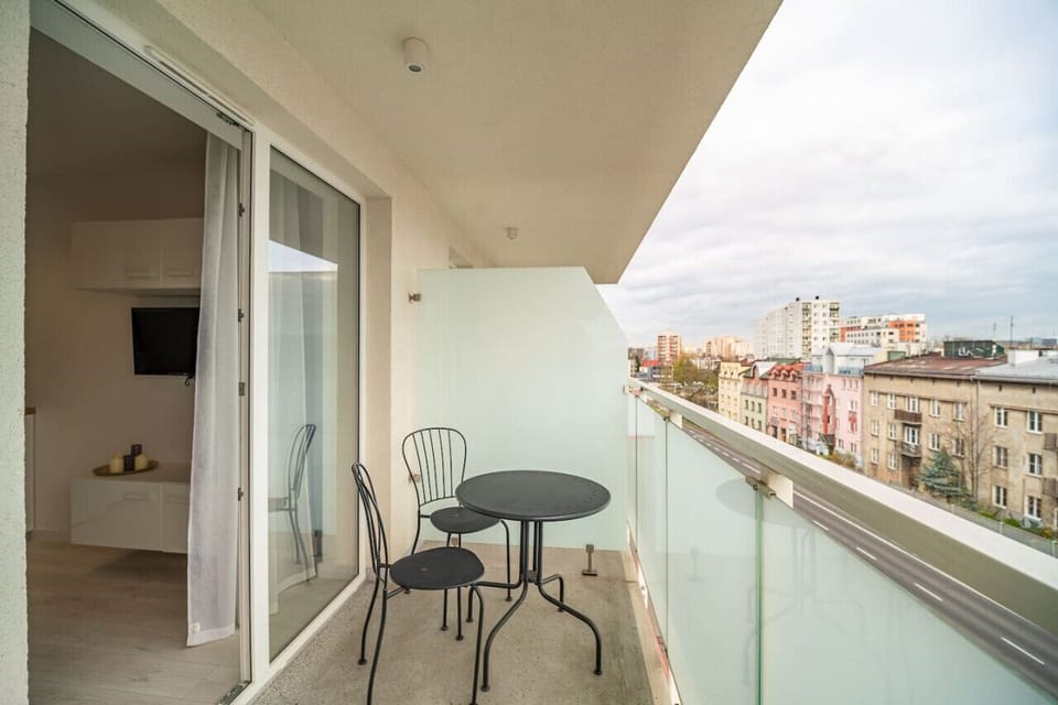 Balcony with Seating Area | Book Now with RENTUJEMY.COM