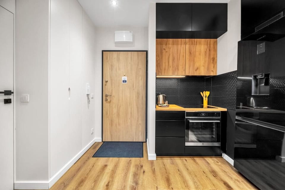 Kitchen with Oven | Book Now with RENTUJEMY.COM