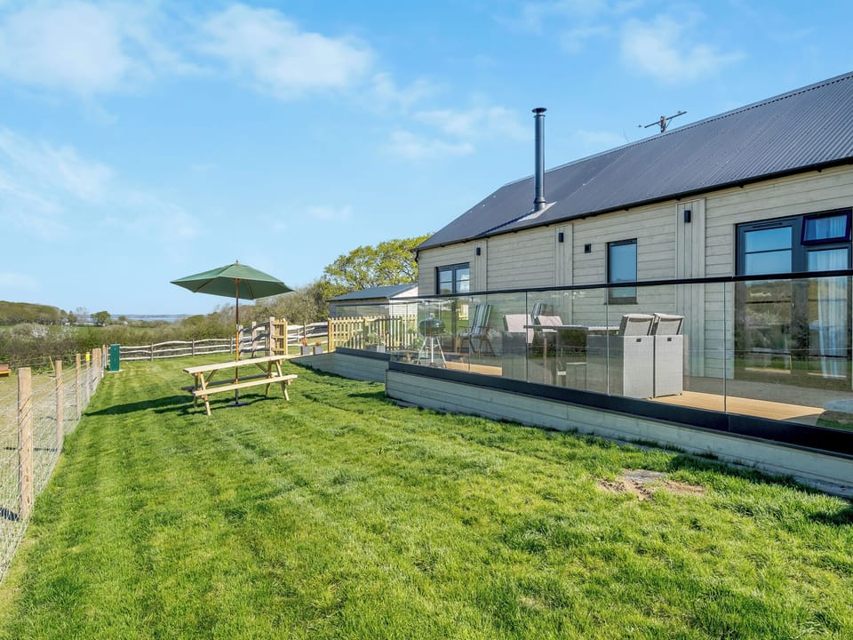 Garden and grounds | The Old Cowshed, Thorness