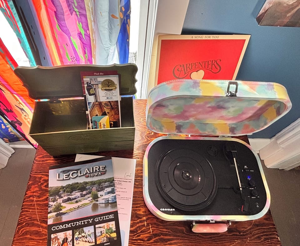 Record player & other vintage items to enjoy ramp