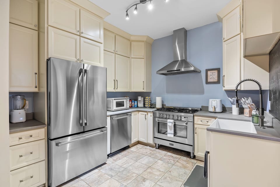 full kitchen