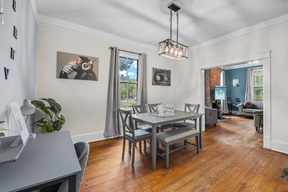 Kitchen seating and private work station area 