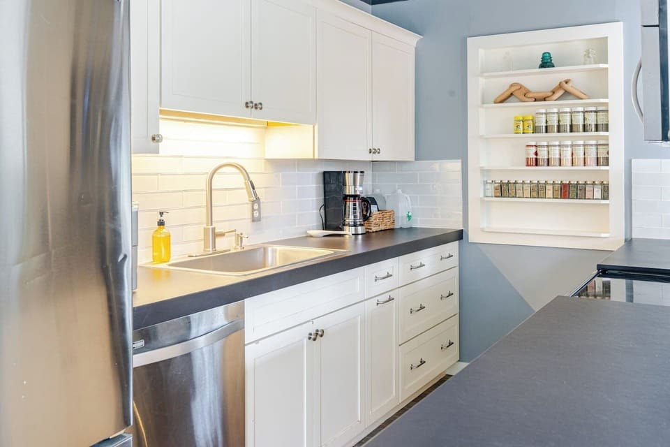 Refrigerator freezer combo, ice maker, distilled water