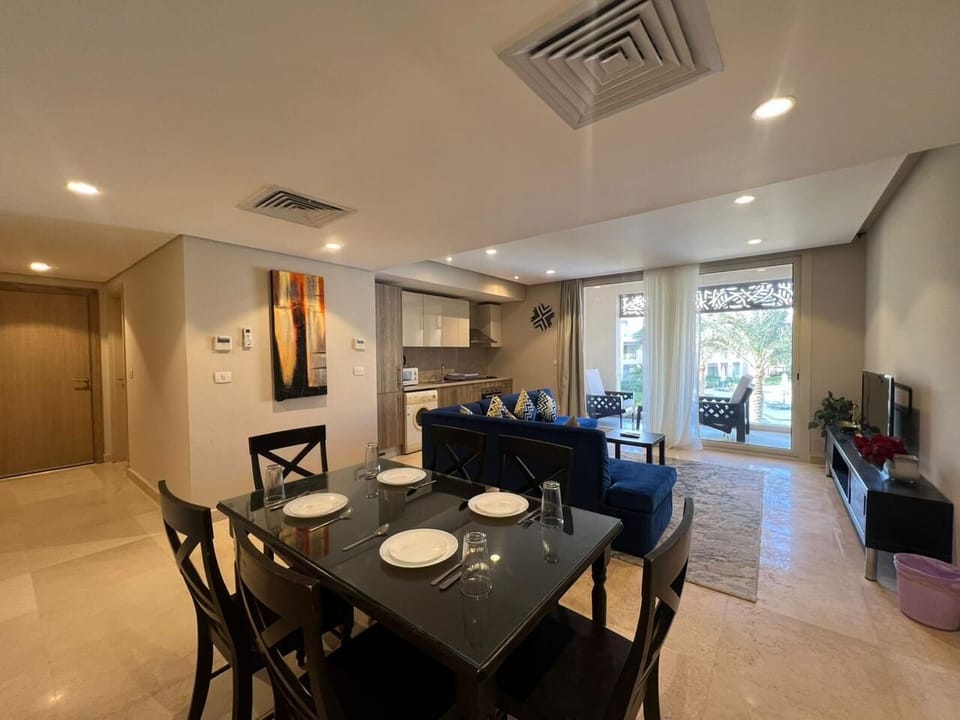 Dining Area
Dining space for 4–6 guests next to open-plan living room